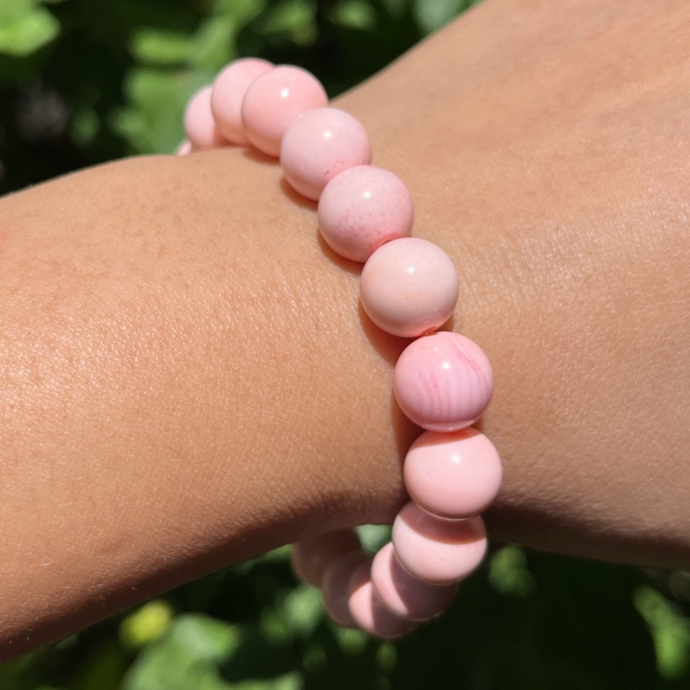10.5mm‎ stretchable queen conch shell bracelet 0579
